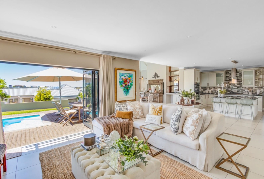 5 Bedroom Property for Sale in Kingswood Golf Estate Western Cape